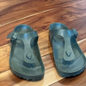 Birkenstock Khaki Green Gizeh Essentials Sandals W9/9.5 EU 40 NWOT